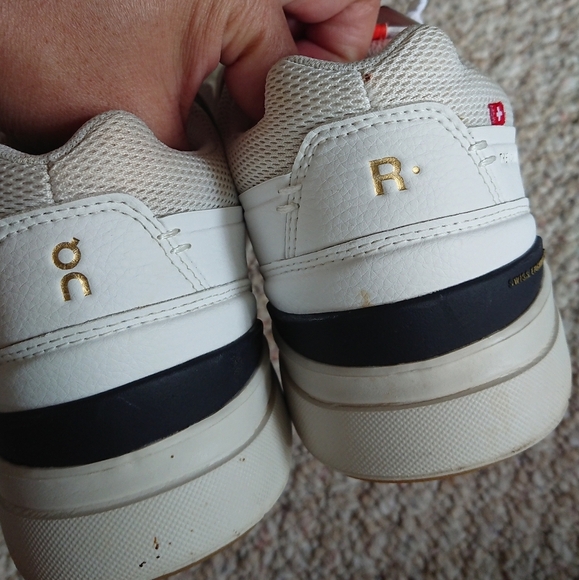 On Women's The Roger Centre Court Sneakers size 8 - Picture 13 of 15